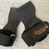 Hiseasonのパワーグリップ左右が床に置かれてる画像