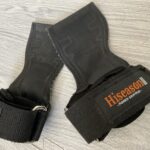 Hiseasonのパワーグリップ左右が床に置かれてる画像